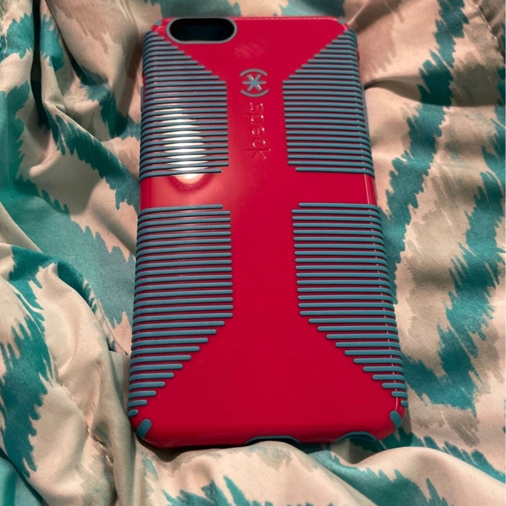 Speck IPhone 6s Plus case.